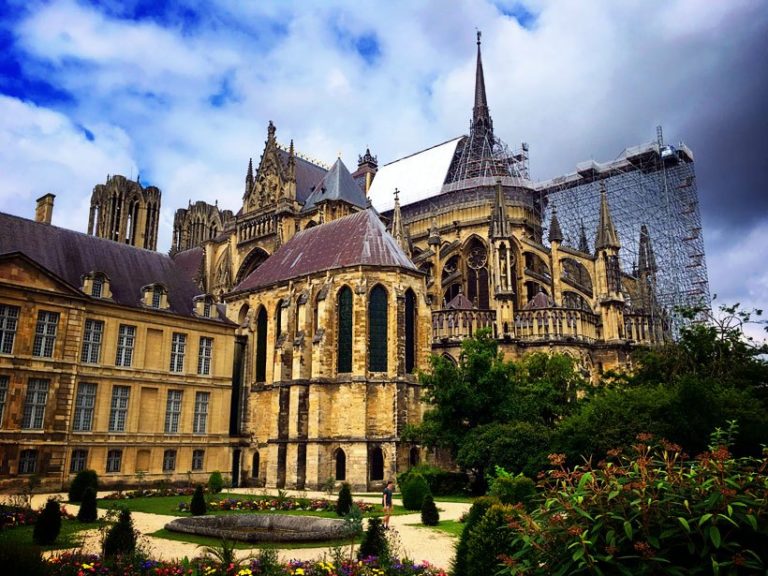 L'histoire tragique et triomphante de la cathédrale de Reims en France 16