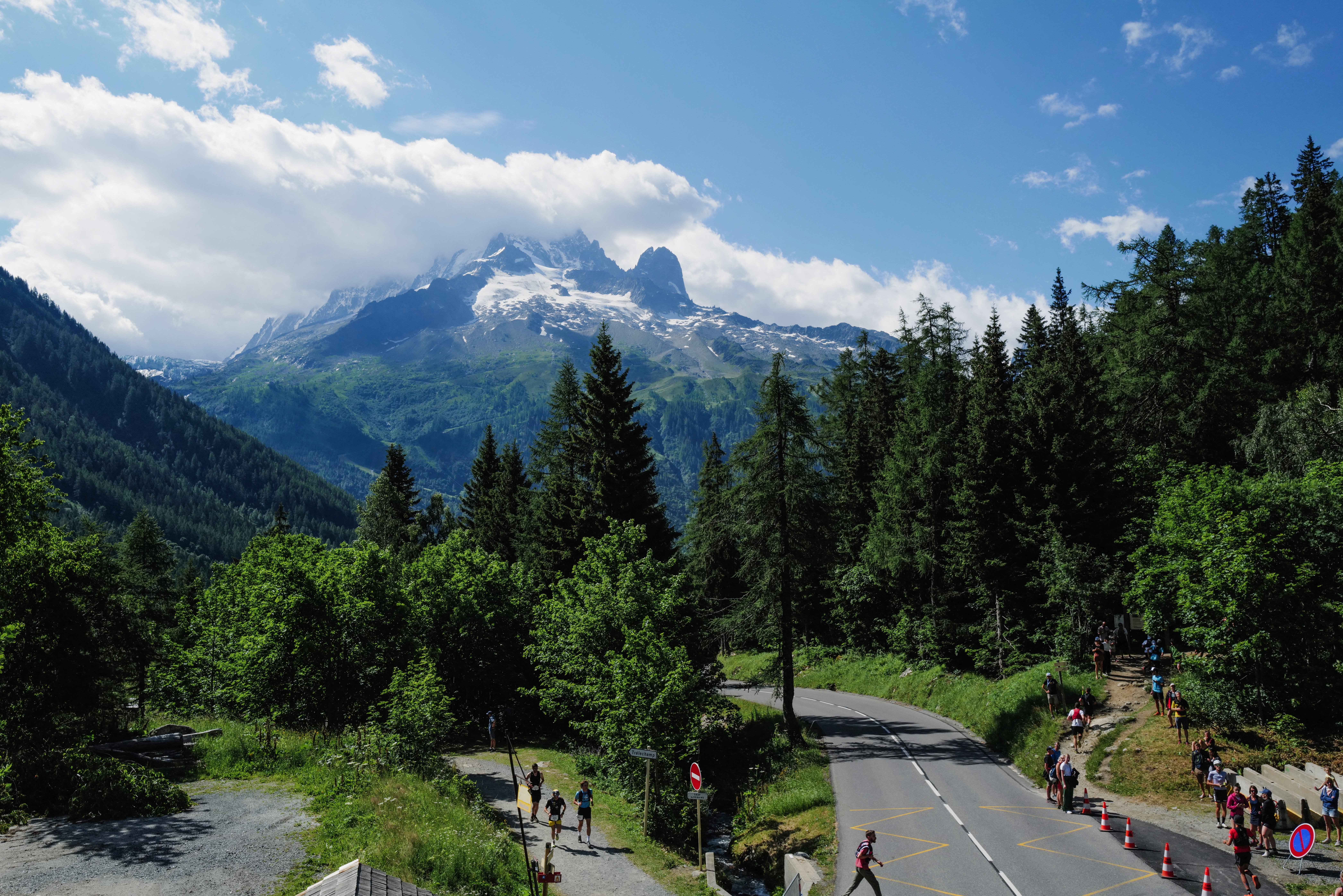 La chaleur de l'été oblige les alpinistes à quitter le Mont Blanc 1