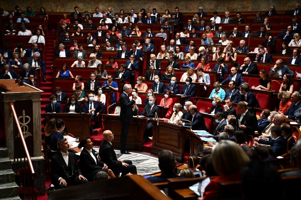 Les députés français soutiennent une enveloppe de 20 milliards d'euros pour faire face à la crise du coût de la vie 1