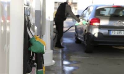 La société française de carburant annonce qu'elle offrira aux automobilistes une réduction de 0,20 € par litre. 57