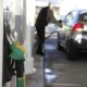La société française de carburant annonce qu'elle offrira aux automobilistes une réduction de 0,20 € par litre. 58
