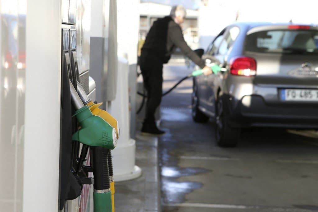 La société française de carburant annonce qu'elle offrira aux automobilistes une réduction de 0,20 € par litre. 1