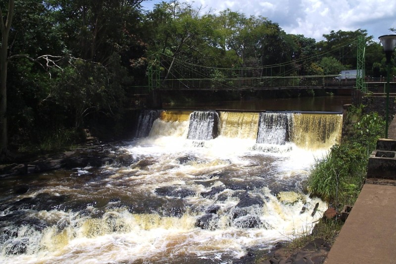 Parque dos Saltos sur le Rio Jacaré Pepira à Brotas, Brésil.
