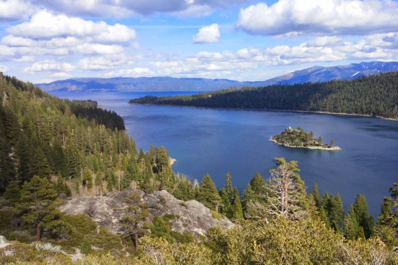 Une vue du lac Tahoe depuis Emerald Bay (California) State Park.