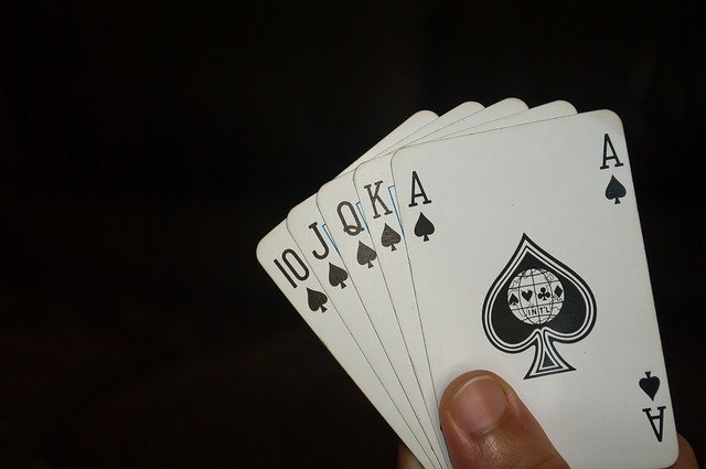 5 signes que votre adversaire au poker bluffe 3