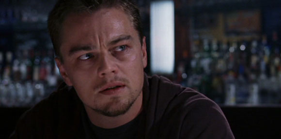 Leonardo DiCaprio joue dans Les Infiltrés.