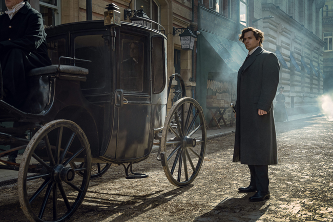 Enola Holmes 2. Henry Cavill dans le rôle de Sherlock Holmes. Cr. Alex Bailey/Netflix © 2022