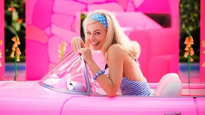 Margot Robbie embarrassée par sa tenue de Barbie 1