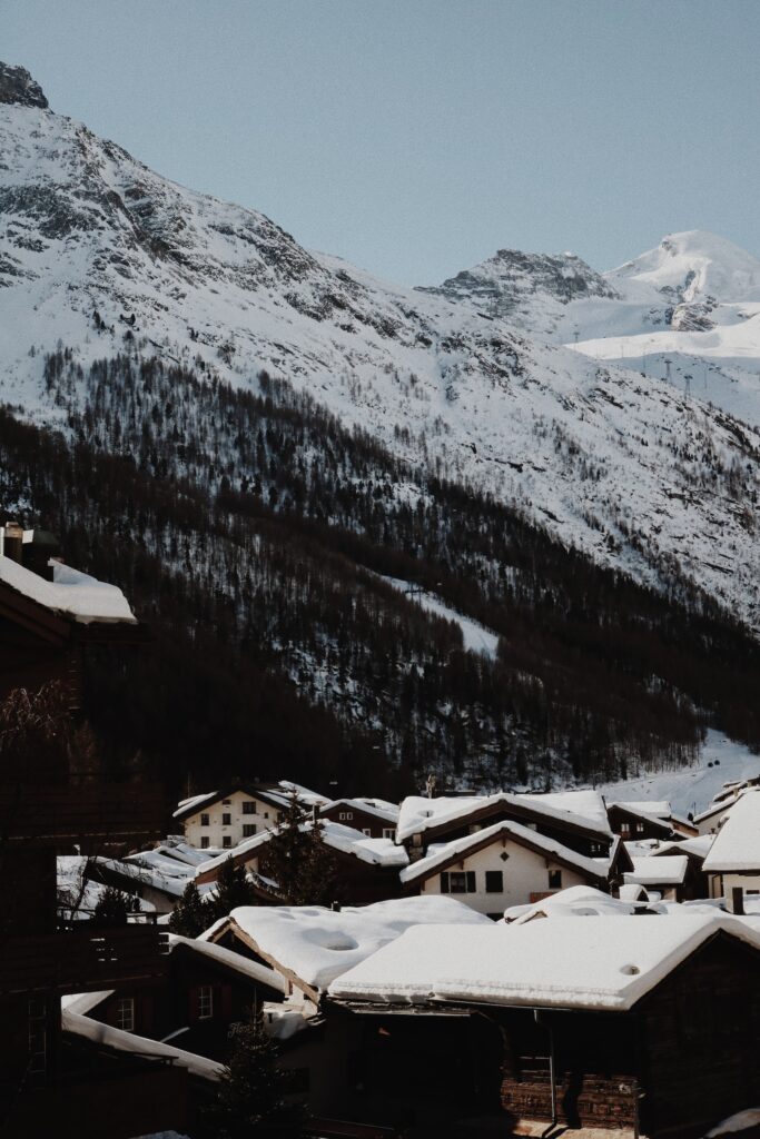 6 des meilleurs villages de vacances des Alpes suisses et françaises pour la saison de ski 22/3 36