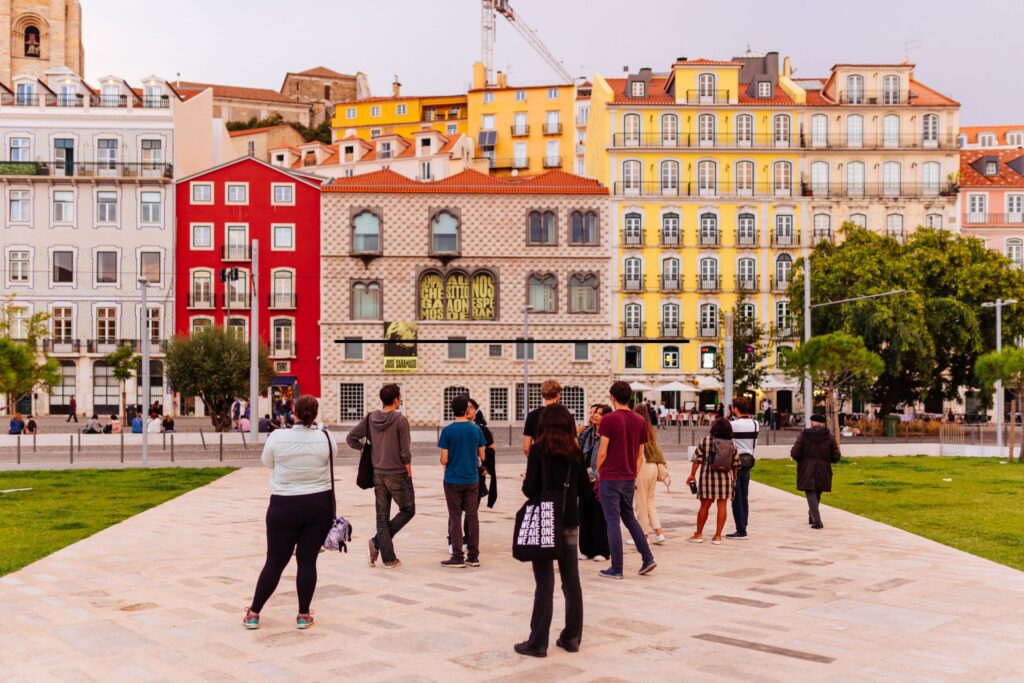 Vous cherchez à profiter du nouveau visa de nomade numérique du Portugal ? Voici 5 conseils pour les Britanniques qui déménagent à Lisbonne 6