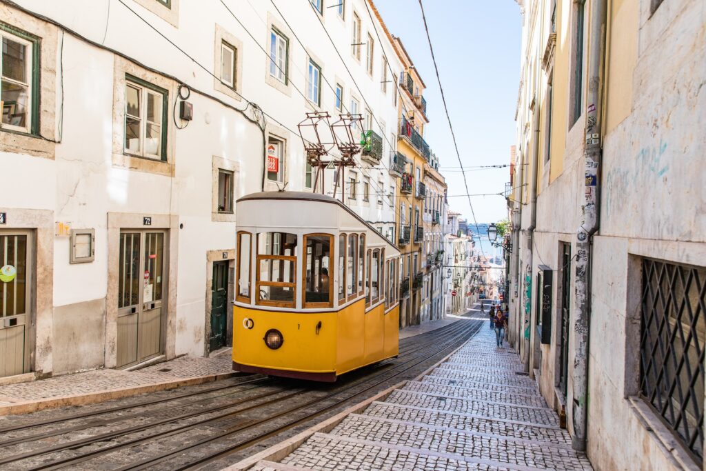 Vous cherchez à profiter du nouveau visa de nomade numérique du Portugal ? Voici 5 conseils pour les Britanniques qui déménagent à Lisbonne 7