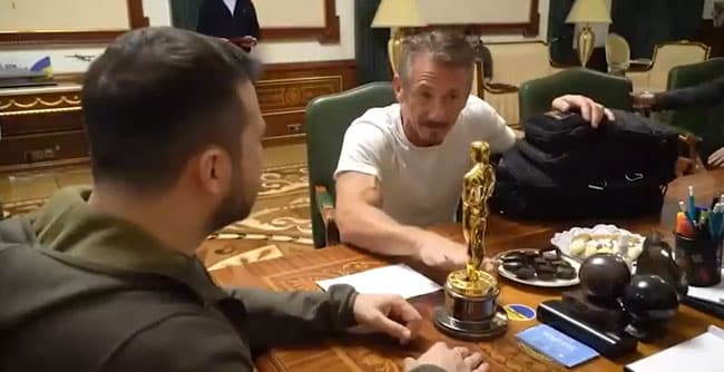 Sean Penn offre un Oscar à l'Ukraine comme "symbole de foi". 95