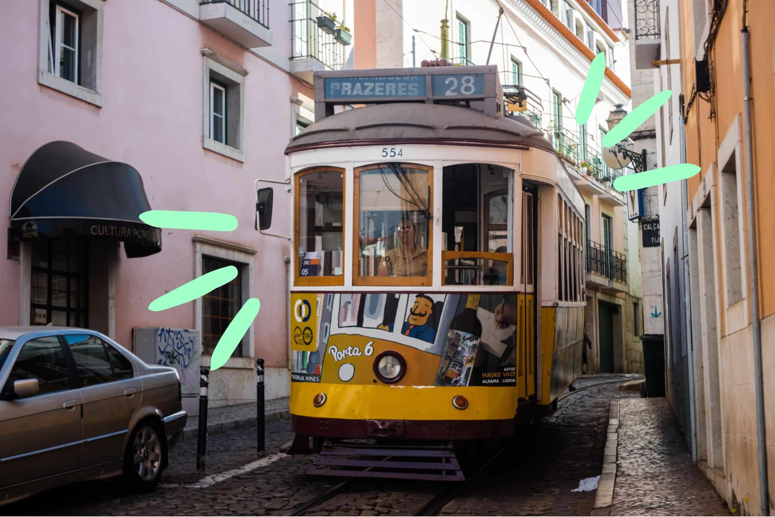 La façon idéale de visiter Lisbonne : Prenez le Tram 28 et une croisière fluviale 17
